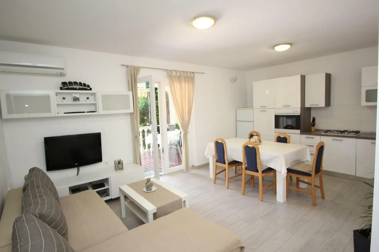 Apartments Devcic Punat 0*,